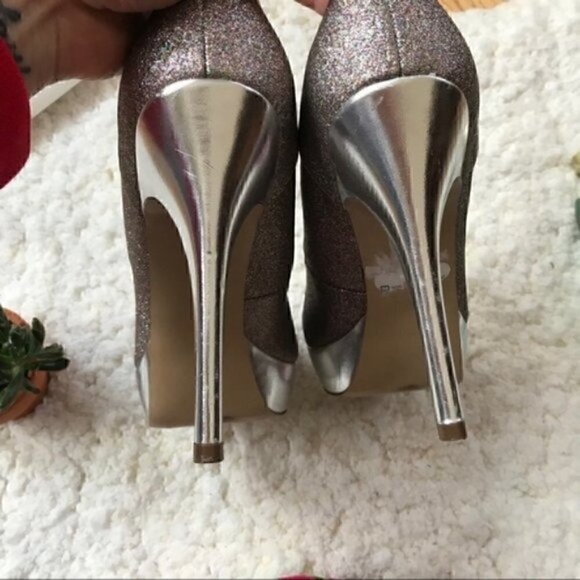 GUESS: Multicolored Rainbow Metallic Glitter Heels Platform Pumps Sz 8.5 - Picture 11 of 14